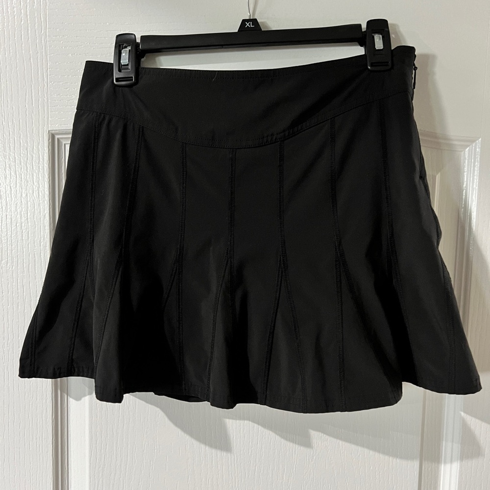 Athleta Wear About Skort -‎ drawstring, side zipper & back pocket. Black, Size 2